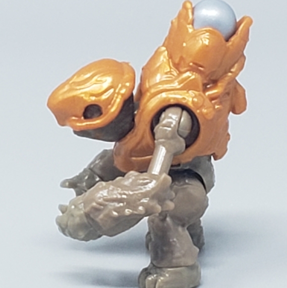 Mega Construx Halo Metallic Orange Grunt Mini-Action Figure - Picture 4 of 8